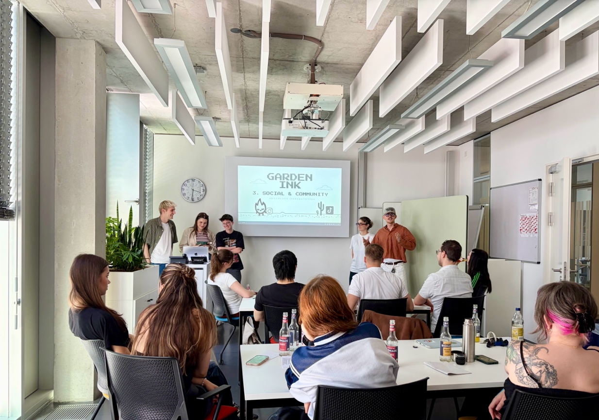Studierende präsentieren ihre Social-Media- und Community-Strategie für Garden Ink
